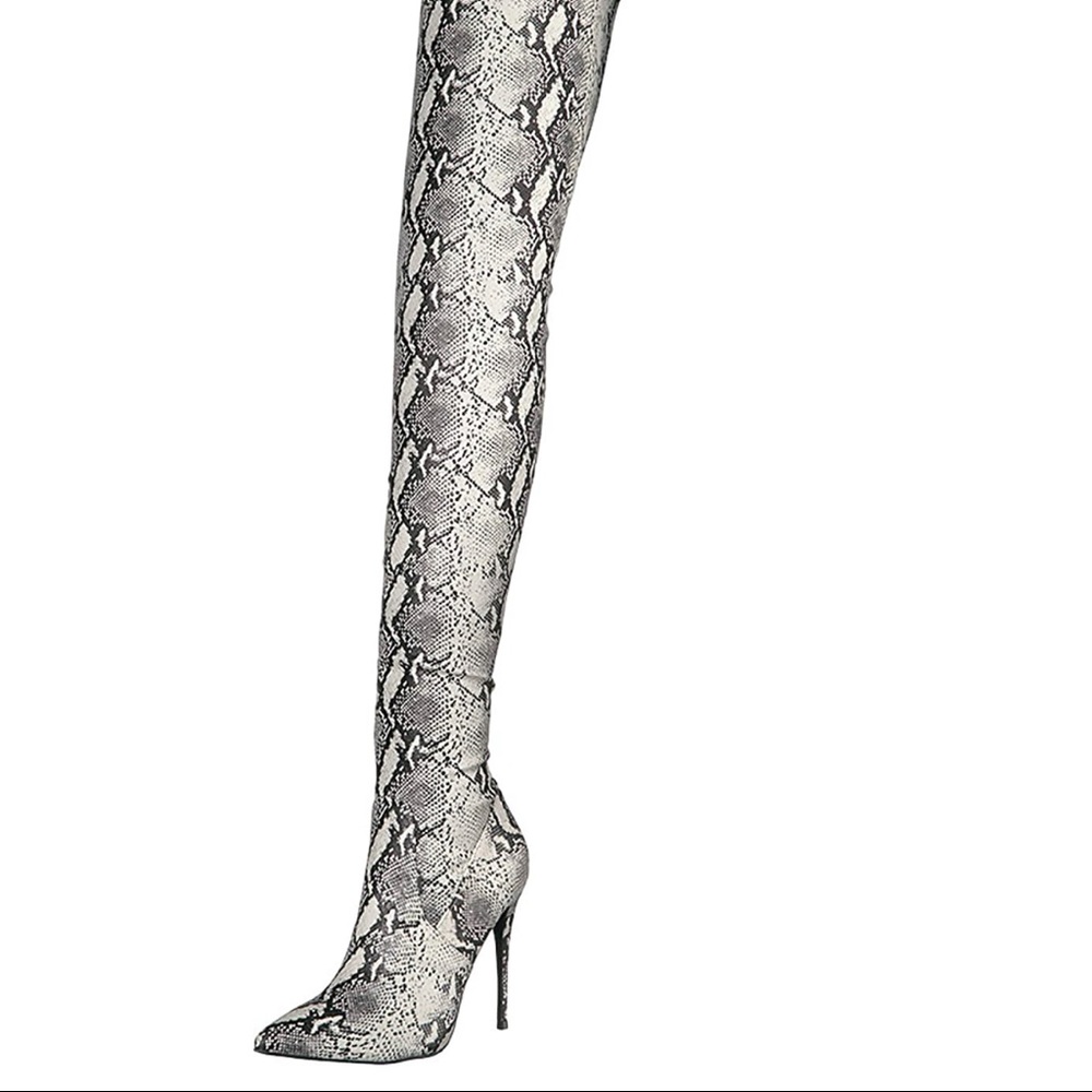 Steve Madden Women's Demanding Fashion Boot